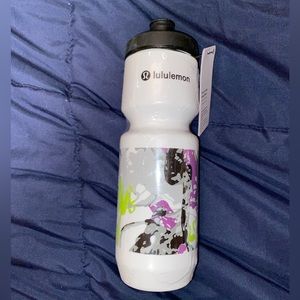 Lululemon water bottle